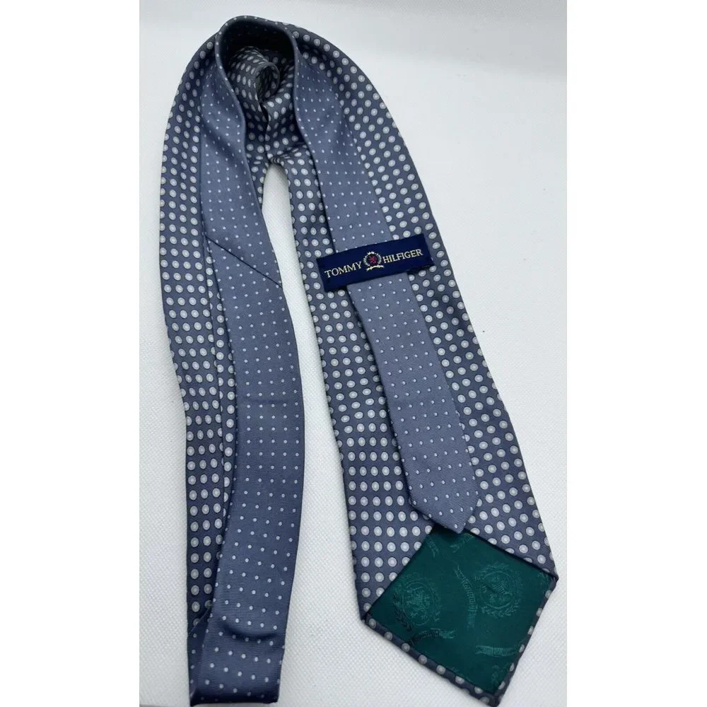 Tommy Hilfiger Polka Dot Gray 100%‎ Silk Tie 59L by 3.75W.